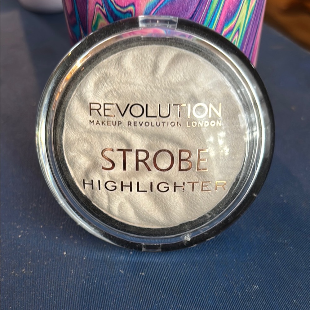 Revolution Strobe Highlighter